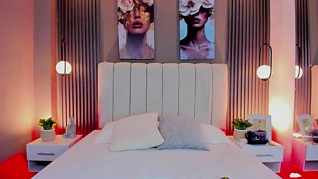 GiannaColling1 online show from 10/31/25, 05:42