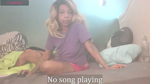 Snapshot of StellaDallas69 chatting on 10/16/25, 01:41 StellaDallas69 online show from 10/16/25, 01:41