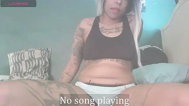 Snapshot of StellaDallas69 chatting on 10/22/25, 05:01 StellaDallas69 online show from 10/22/25, 05:01