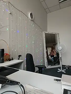 Juicy PeachLux online show from 05/23/26, 08:02