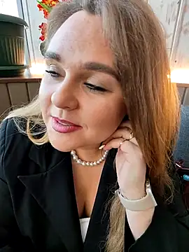 Juicy PeachLux online show from 05/06/26, 01:42
