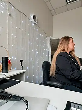 Juicy PeachLux online show from 04/19/26, 08:04