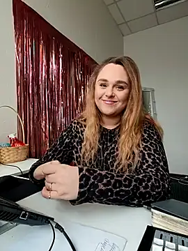 Juicy PeachLux online show from 10/19/25, 06:27