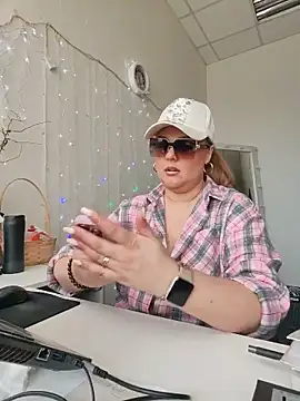 Juicy PeachLux online show from 05/13/26, 05:47