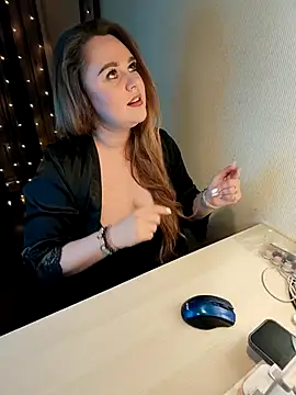 Juicy PeachLux online show from 12/04/25, 05:56