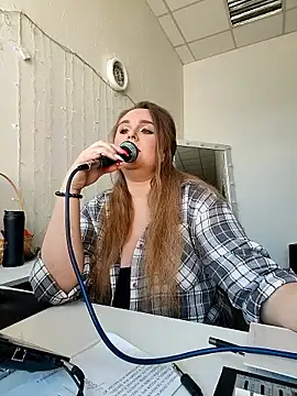 Juicy PeachLux online show from 04/17/26, 07:44