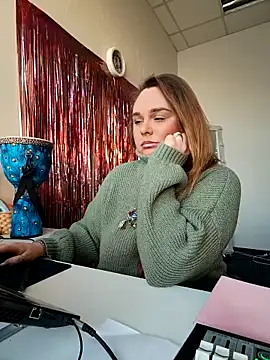 Juicy PeachLux online show from 11/24/25, 07:41