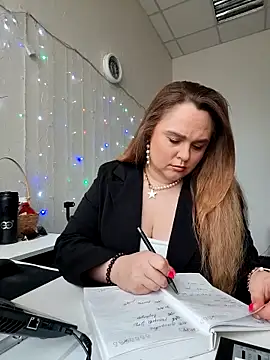 Juicy PeachLux online show from 04/18/26, 07:54