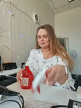 Juicy PeachLux online show from 05/27/26, 06:10