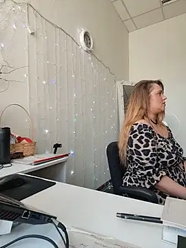 Juicy PeachLux online show from 05/24/26, 08:14