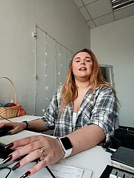 Juicy PeachLux online show from 10/05/25, 07:54