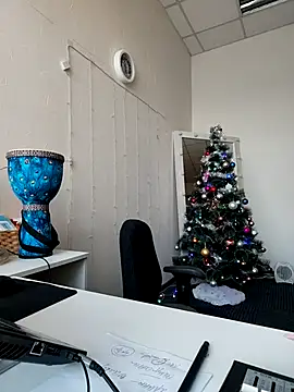 Juicy PeachLux online show from 12/17/25, 06:51