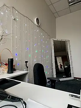 Juicy PeachLux online show from 05/10/26, 06:50