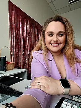 Juicy PeachLux online show from 10/29/25, 05:50