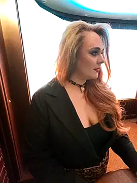 Juicy PeachLux online show from 11/21/25, 02:49