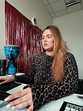 Juicy PeachLux online show from 12/03/25, 09:42