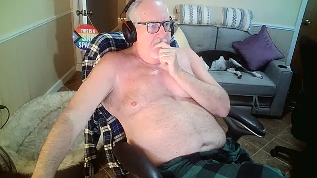 Snapshot of superbearboss chatting on 04/28/26, 03:49 superbearboss online show from 04/28/26, 03:49