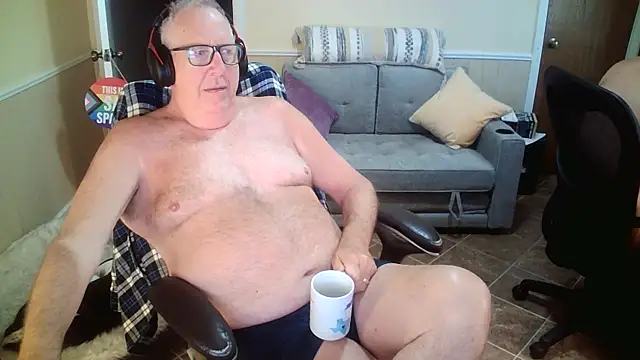 Snapshot of superbearboss chatting on 06/09/26, 03:02 superbearboss online show from 06/09/26, 03:02