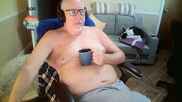 Snapshot of superbearboss chatting on 04/24/26, 05:04 superbearboss online show from 04/24/26, 05:04