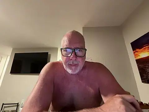 Snapshot of superbearboss chatting on 07/09/26, 02:23 superbearboss online show from 07/09/26, 02:23
