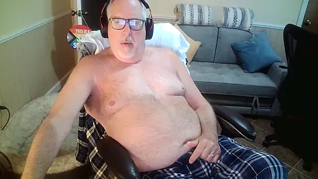 Snapshot of superbearboss chatting on 04/26/26, 02:36 superbearboss online show from 04/26/26, 02:36