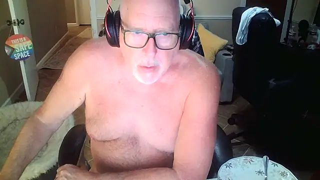 Snapshot of superbearboss chatting on 06/30/26, 02:55 superbearboss online show from 06/30/26, 02:55