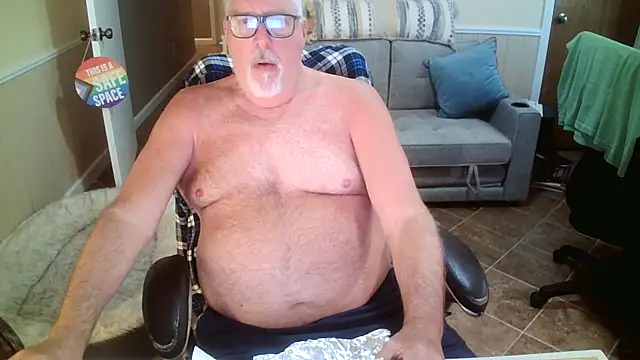 Snapshot of superbearboss chatting on 06/03/26, 04:23 superbearboss online show from 06/03/26, 04:23