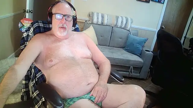 Snapshot of superbearboss chatting on 05/16/26, 04:50 superbearboss online show from 05/16/26, 04:50