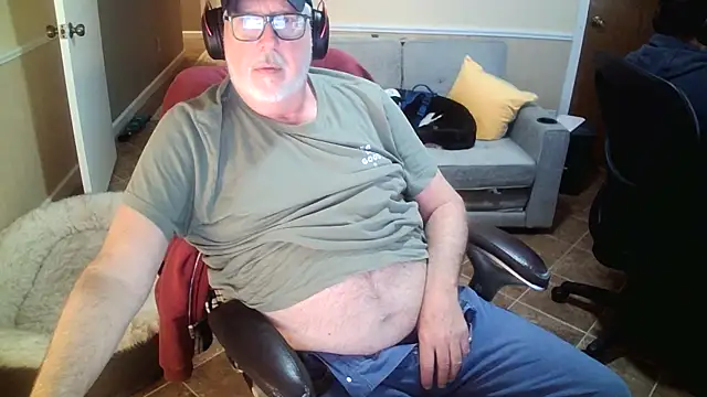 superbearboss online show from 12/17/25, 06:24