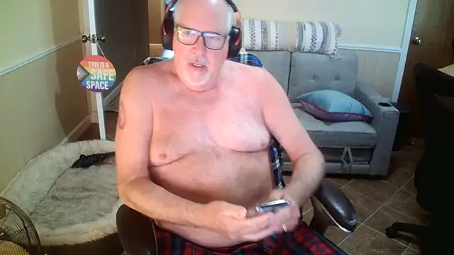 superbearboss online show from 04/01/26, 03:09