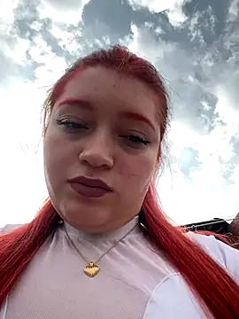 Karina Leon online show from 12/15/25, 08:14