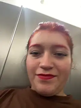 Karina Leon online show from 12/17/25, 09:09