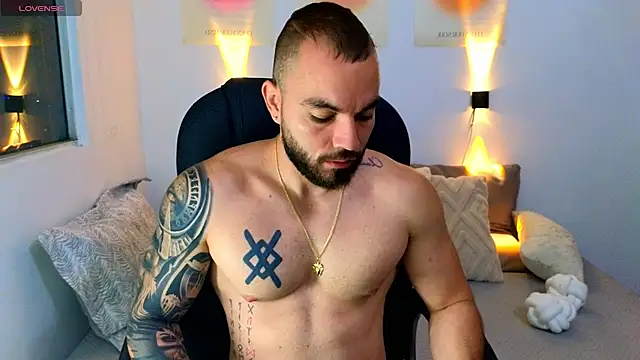 Snapshot of Isaac_Carter chatting on 03/05/25, 10:33 Isaac Carter online show from 03/05/25, 10:33