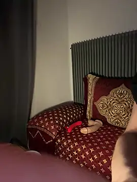 Snapshot of _Niinaa_ chatting on 03/21/25, 01:02 Niinaa online show from 03/21/25, 01:02