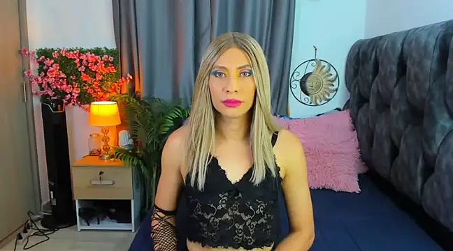 Snapshot of davinaclaire chatting on 03/05/25, 12:59 davinaclaire online show from 03/05/25, 12:59