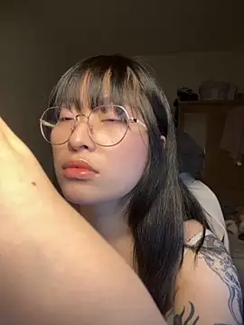 Snapshot of 214Jun chatting on 11/17/25, 03:05 214Jun online show from 11/17/25, 03:05