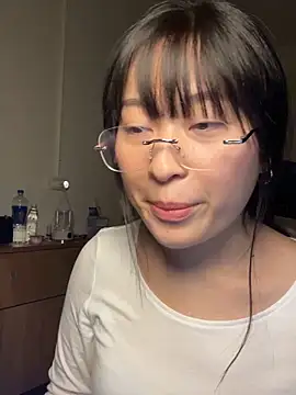 Snapshot of 214Jun chatting on 11/18/25, 05:38 214Jun online show from 11/18/25, 05:38