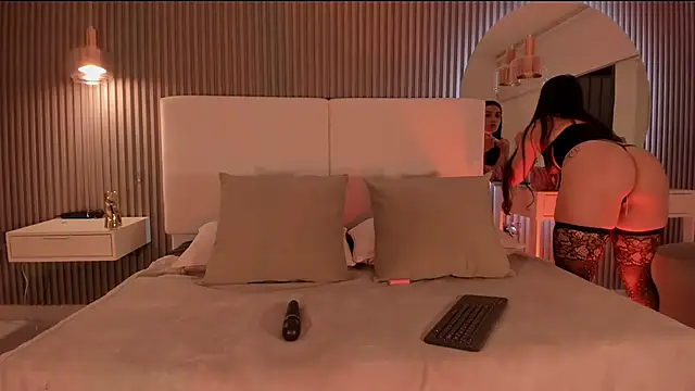 Zoewhitte online show from 11/25/25, 03:07