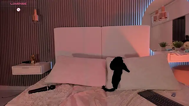 Zoewhitte online show from 11/10/25, 12:37