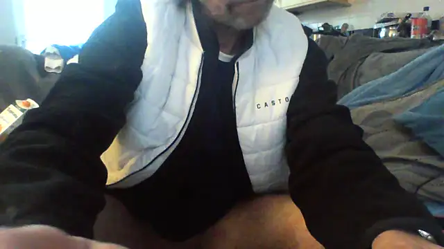 Snapshot of Grower_and_shower chatting on 03/13/26, 04:01 Grower and shower online show from 03/13/26, 04:01