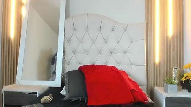 Alexa Bravva online show from 10/07/25, 04:46