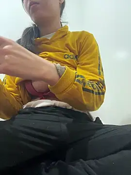 saraaxx1 online show from 02/14/26, 10:10