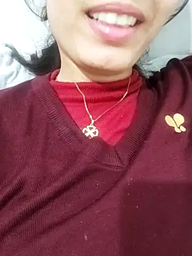 saraaxx1 online show from 02/05/26, 10:49