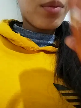 saraaxx1 online show from 11/20/25, 09:21