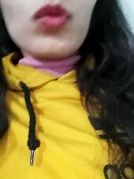 saraaxx1 online show from 12/17/25, 04:23