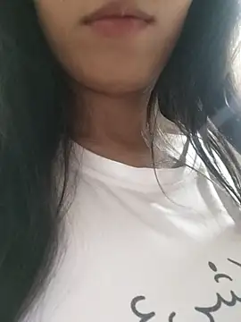 Snapshot of saraaxx1 chatting on 10/08/25, 04:19 saraaxx1 online show from 10/08/25, 04:19