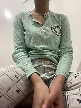 saraaxx1 online show from 05/01/26, 01:49