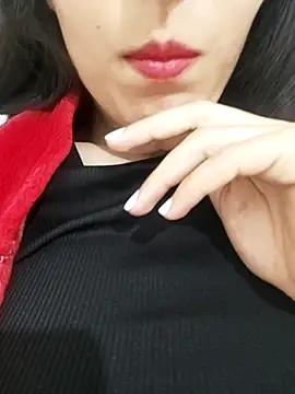 Snapshot of saraaxx1 chatting on 11/12/25, 09:57 saraaxx1 online show from 11/12/25, 09:57