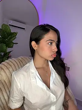  Emily Thompson  online show from 10/23/25, 01:26