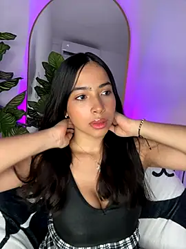  Emily Thompson  online show from 10/28/25, 12:44